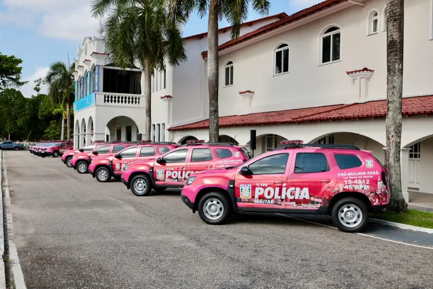 GOVERNO DO ESTADO ENTREGA 10 VIATURAS ROSAS E QUATRO VANS PARA REFORÇAR ATUAÇÃO DA POLÍCIA MILITAR